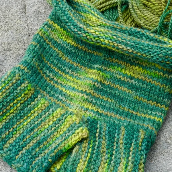 dye-hard, knit-easy cowl pattern