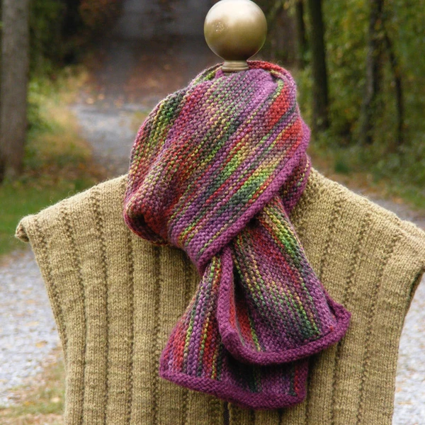 vertical scarf with rolled edge pattern